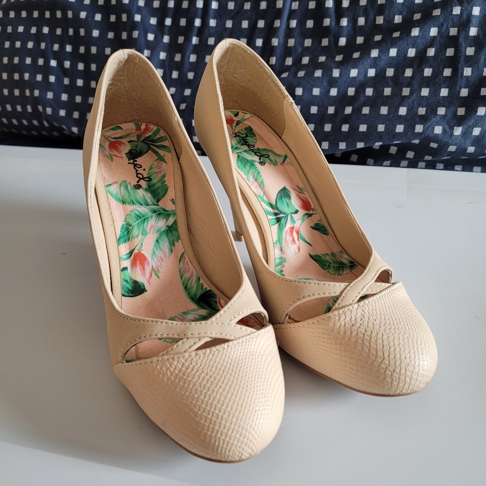 Tan Heels